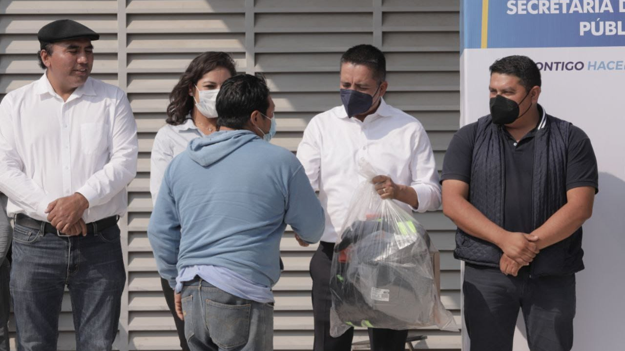 En San Andrés Cholula fueron entregados uniformes a personal de la Secretaría de Servicios Públicos Municipales