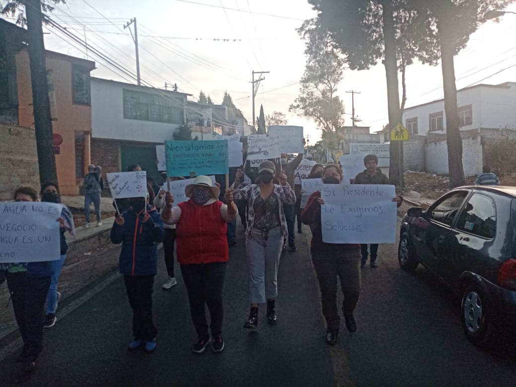 Por escasez de agua, pobladores de Tepehitec cierran carretera