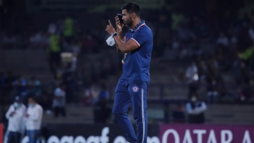 Detienen a Joaquín Velázquez  auxiliar técnico del Cruz Azul; es retirado de su cargo