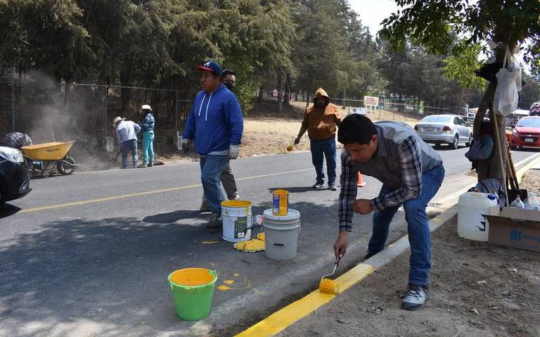 Santa Cruz Tlaxcala realiza trabajos de embellecimiento en la principal ruta a los balnearios locales
