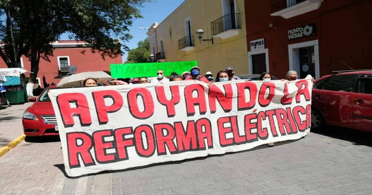 En Tlaxcala simpatizantes de la Reforma Eléctrica exigieron respuesta durante este domingo