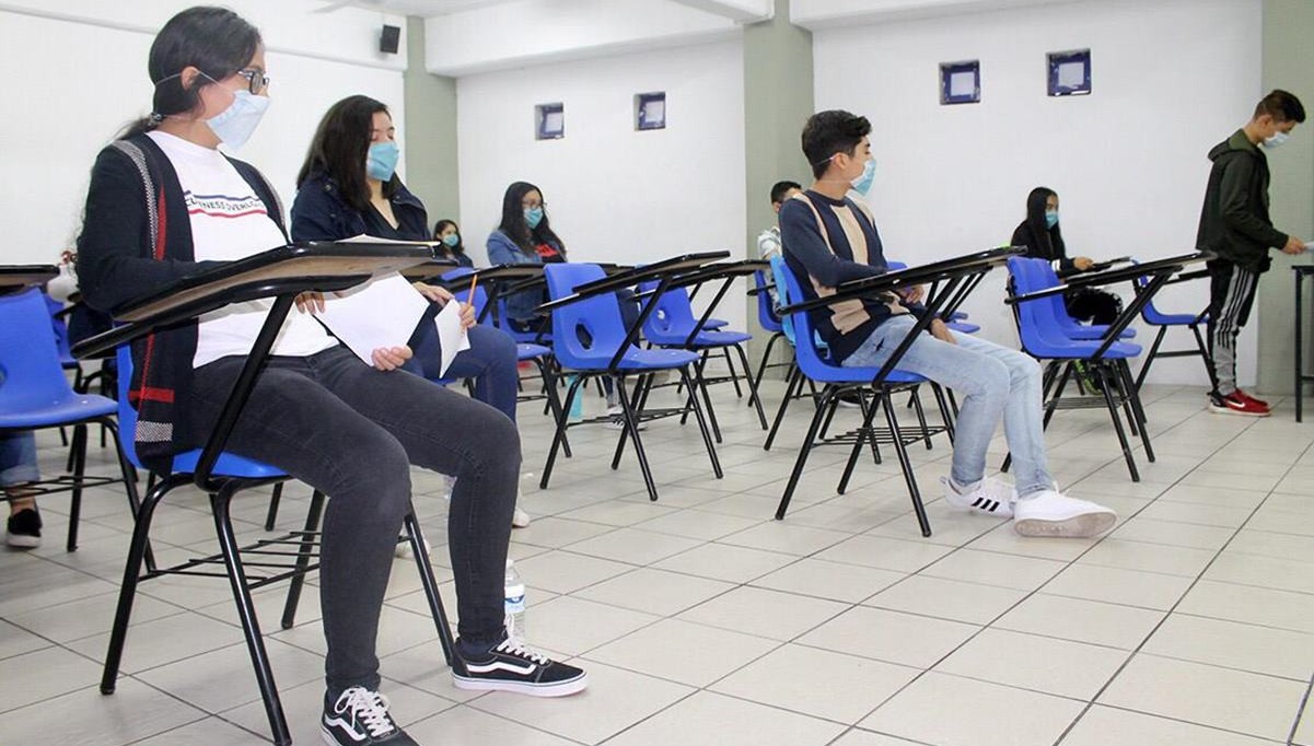 Estudiantes deben estar vacunados antes de retomar cien por ciento de clases presenciales: Académica 