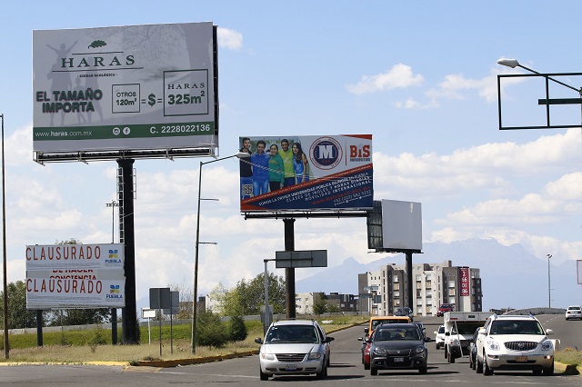 Identifican mil espectaculares irregulares en la ciudad 