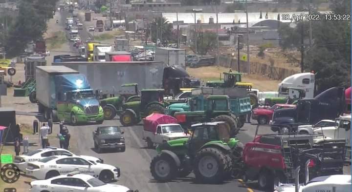 Cierre en la México-Veracruz provoca embotellamiento