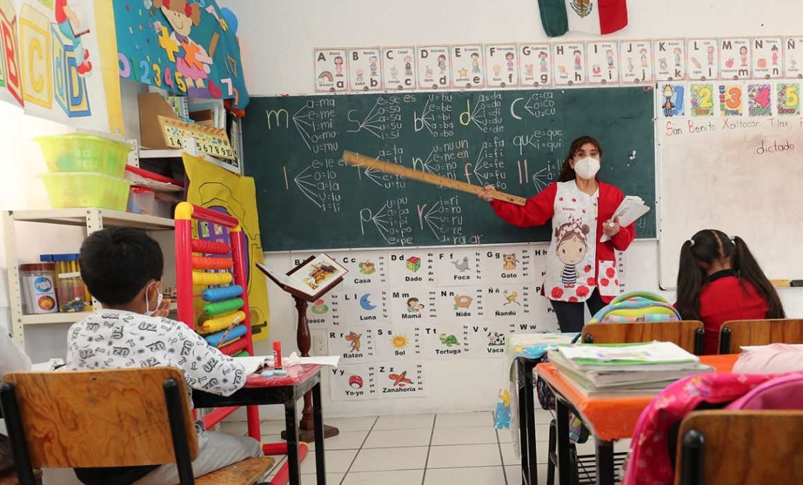 Regresan alumnos a clases después de vacaciones
