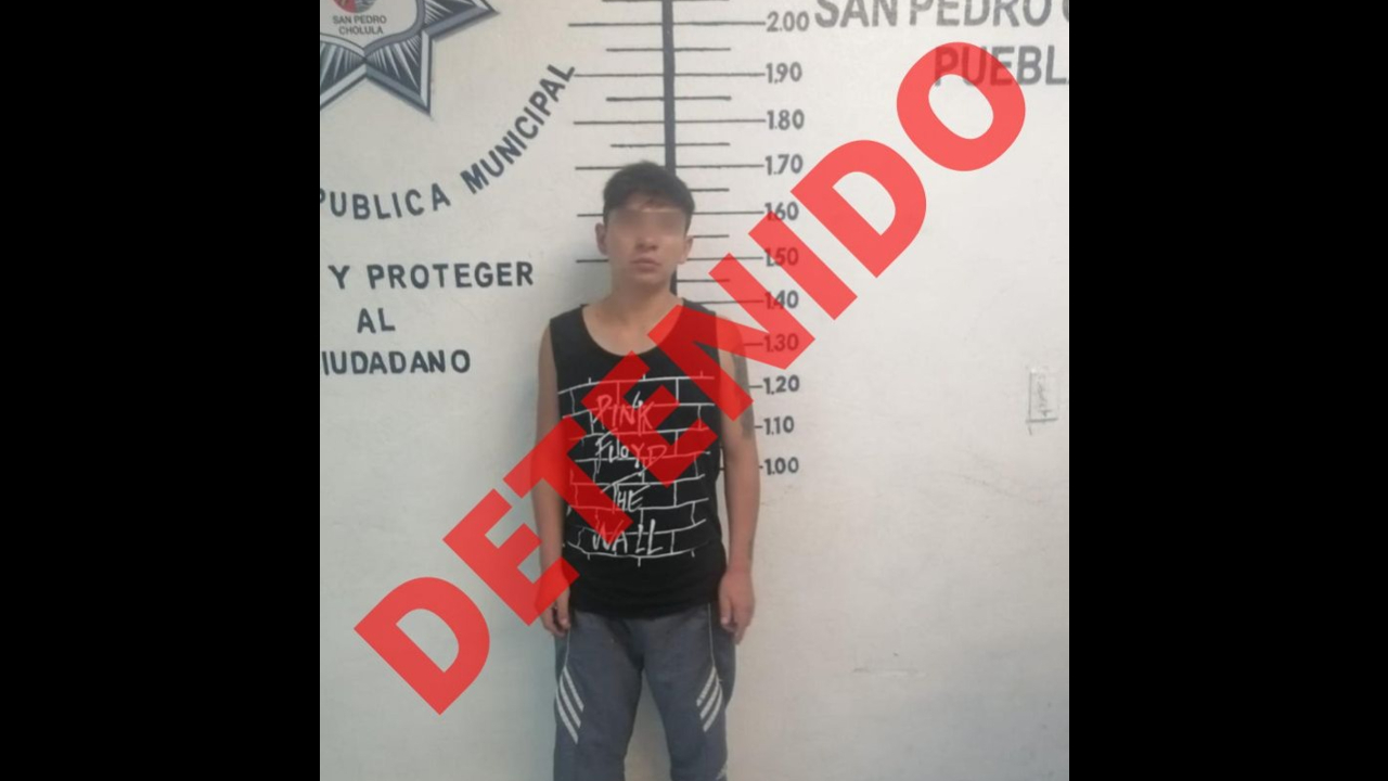En San Pedro Cholula detuvieron a un joven por grafitear propiedad privada