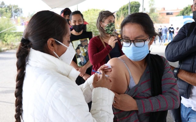 Señala Barbosa venta ilegal de vacunas contra el Covid-19 en Puebla