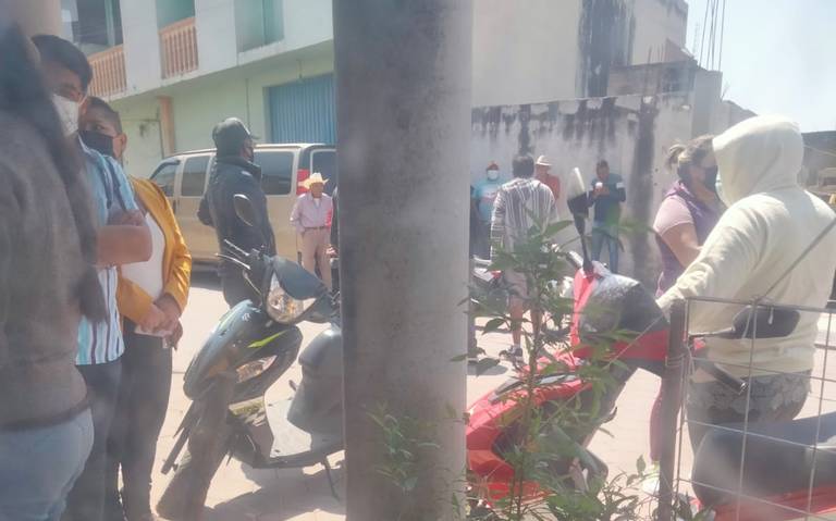 Ciudadanos desalojaron a trabajadores de la casa de la alcaldesa de Mazatecochco