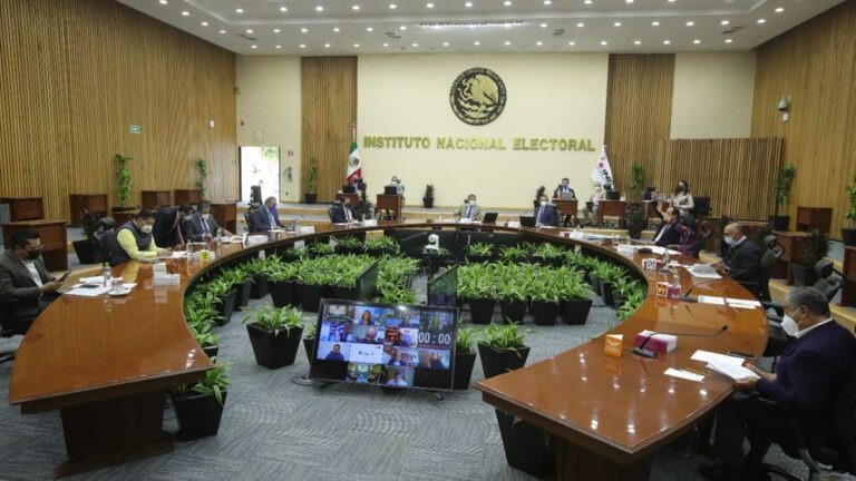 Barbosa a favor de reducir financiamiento a partidos políticos con reforma electoral