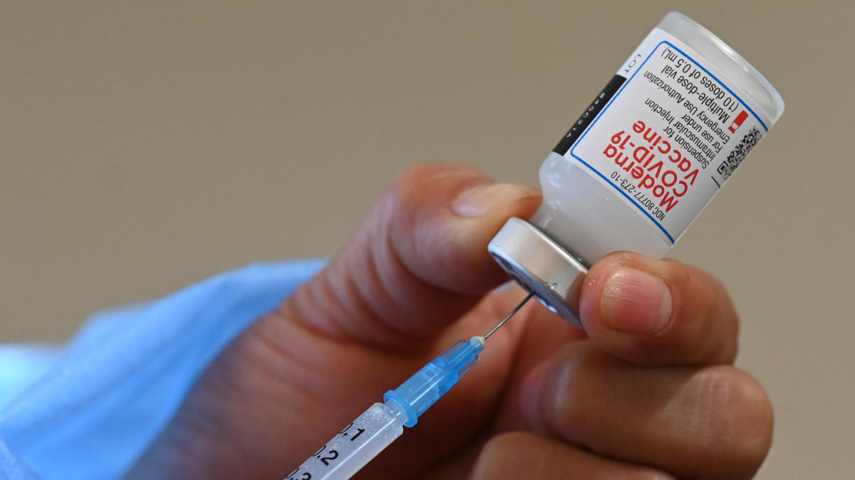 Moderna solicita autorización de su vacuna contra COVID para menores de 6 años en EU