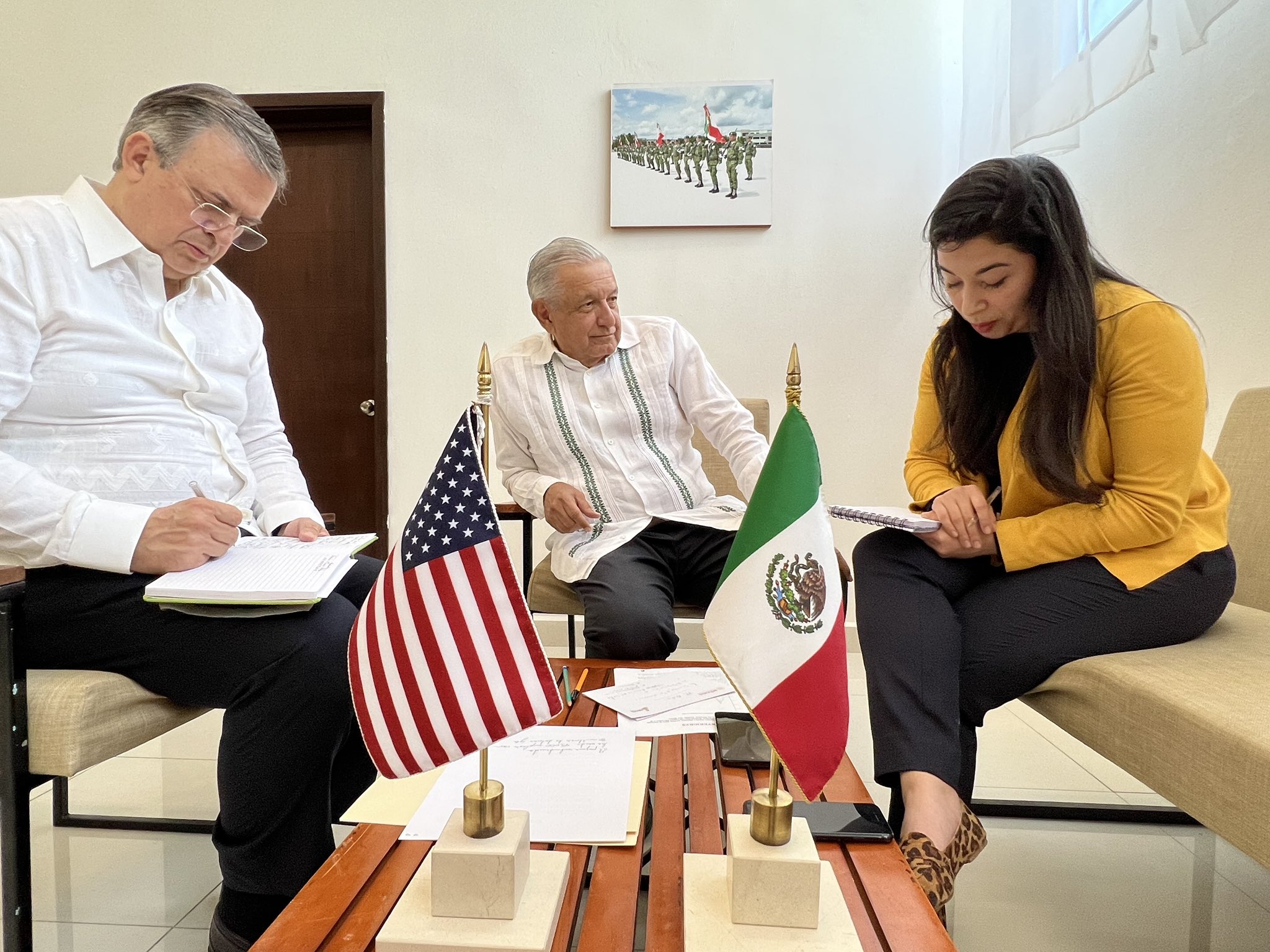 Tras llamada con Joe Biden, AMLO anunció que Ebrard irá a EU para dar continuidad a temas