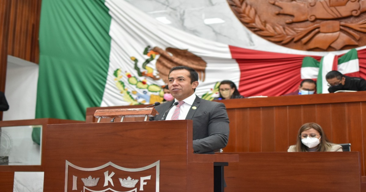 Bladimir Zainos presenta iniciativa para incluir el derecho al agua y al saneamiento, como derecho fundamental de los tlaxcaltecas