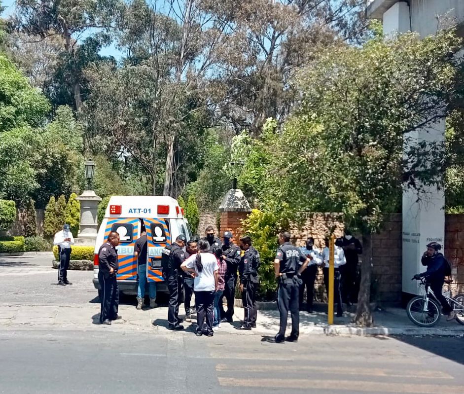 Rescatan a mujer que intentó aventarse de un puente, en Tlaxcala capital