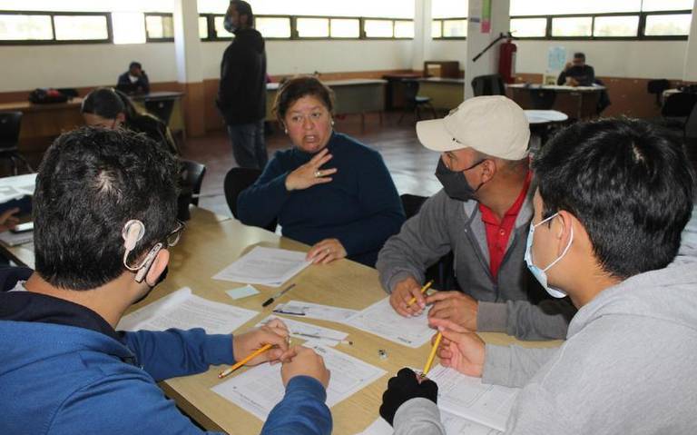 Asesoras del ITEA apoyan a personas con discapacidad auditiva para finalizar educación básica