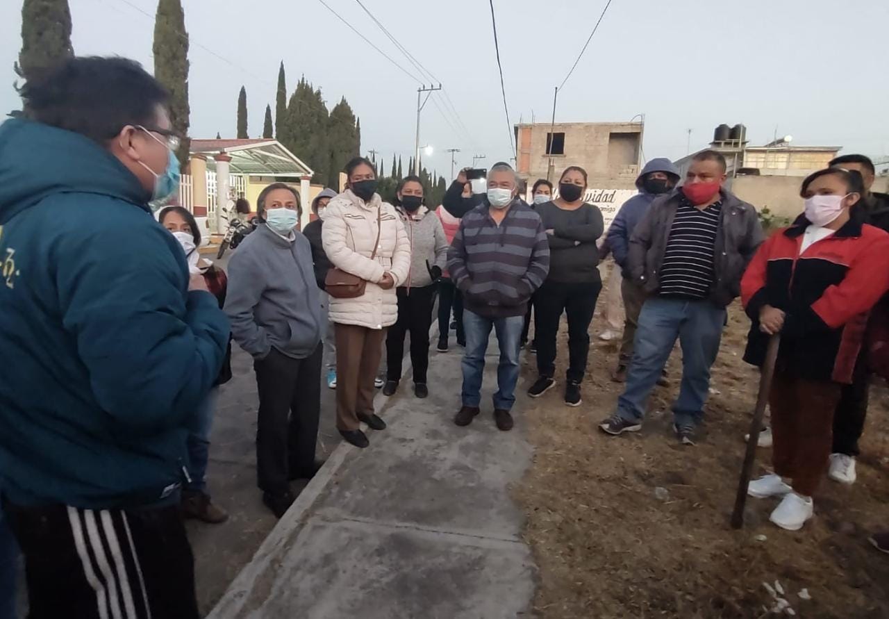 Padres de familia de Chiautempan exigen destitución de docentes de secundaria