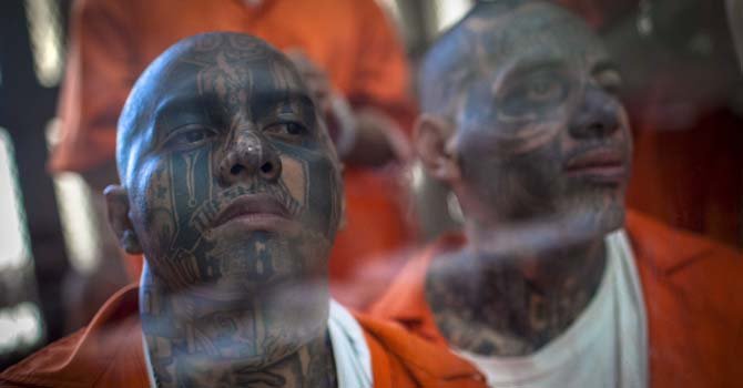 Amenaza Nayib Bukele a delincuentes con con dejar “sin comer” a los pandilleros presos ante escalada de violencia 