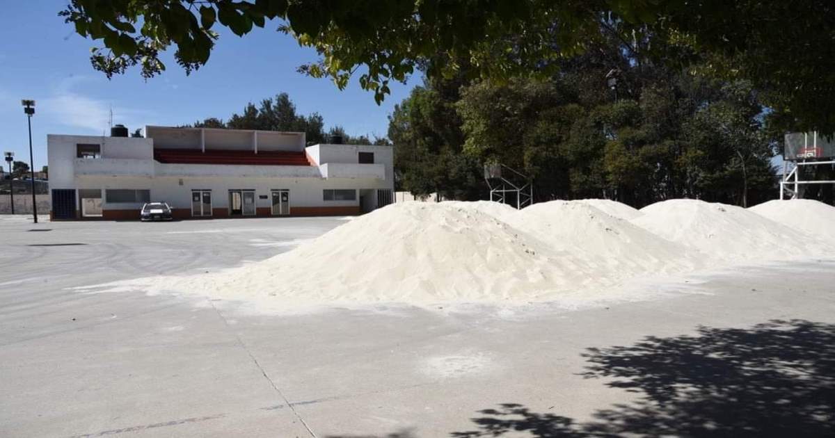 Denuncian abandono de arena en deportivo de La Loma Xicohténcatl