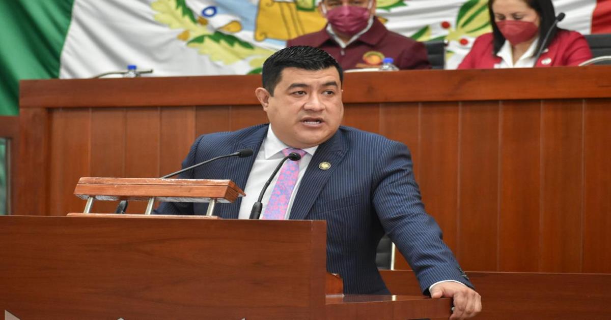 Propone Ever Campech regular los sueldos de los integrantes de los Ayuntamientos