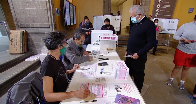 Así votó AMLO en la consulta de revocación de mandato
