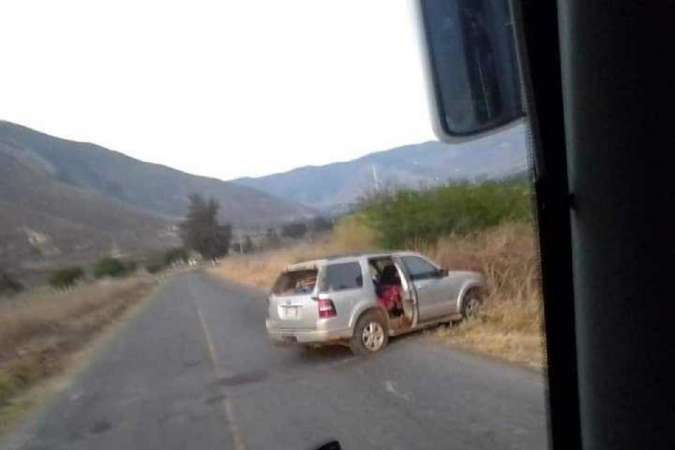Pobladores de Acultzingo bloquean la Tehuacán - Orizaba para exigir justicia por 4 ejecutados en días pasados