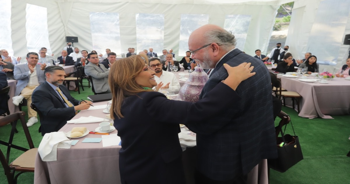 Gobiernos estatal y federal muestran beneficios del COFINECE a representantes del sector empresarial