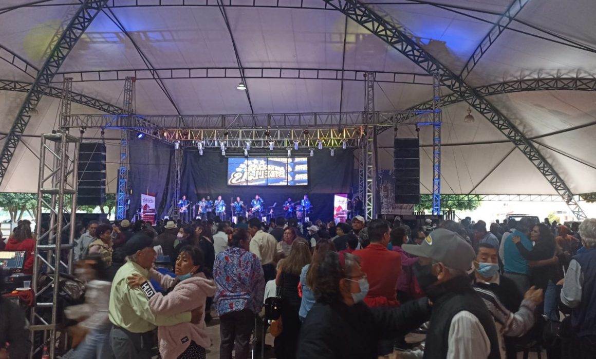 Disfrutan festejo del 48 aniversario de Radio Tlaxcala