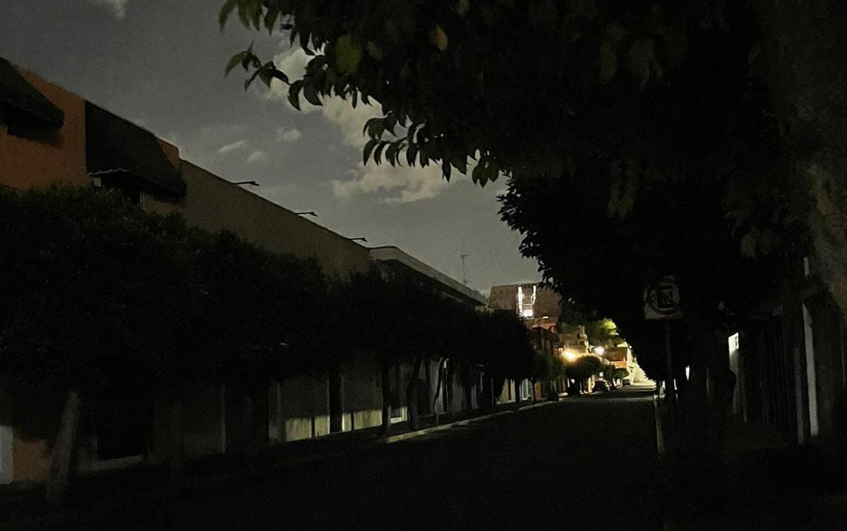 Capital en penumbras, exigen a Jorge Corichi atender luminarias
