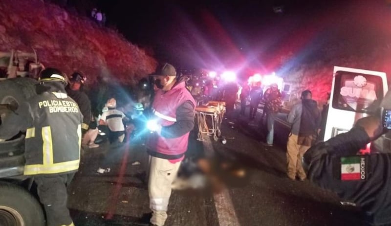 Camión con migrantes se accidenta en la México - Veracruz; hay 6 muertos y 11 heridos