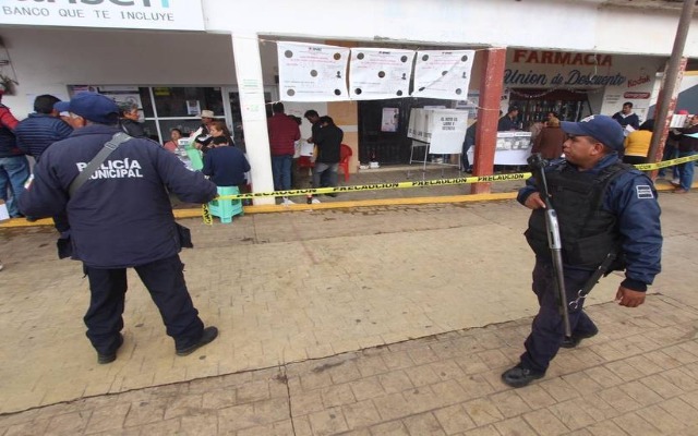 Piden a edil de Ahuazotepec presentar denuncias contra policías vinculados con huachicoleros