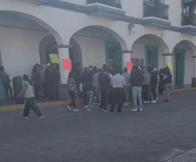 Acorralan nuevamente a alcalde de San Pablo Del Monte: pobladores exigen seguridad