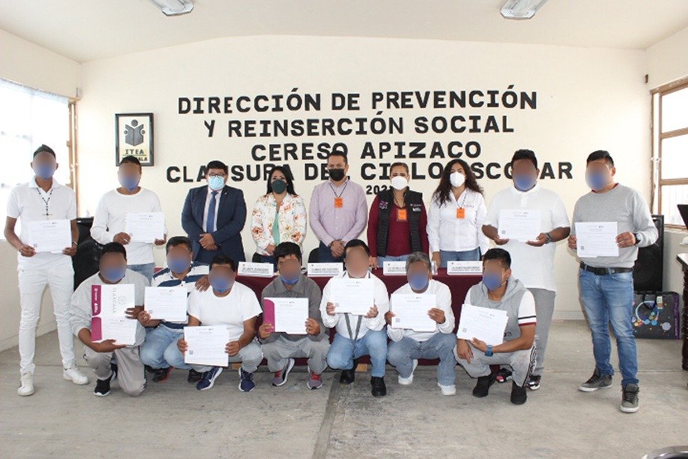 Personas privadas de su libertad terminan su educación básica