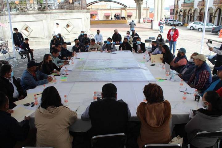Autoridades llevan a cabo mesa de trabajo publica en Contla para tratar problemas de la comunidad