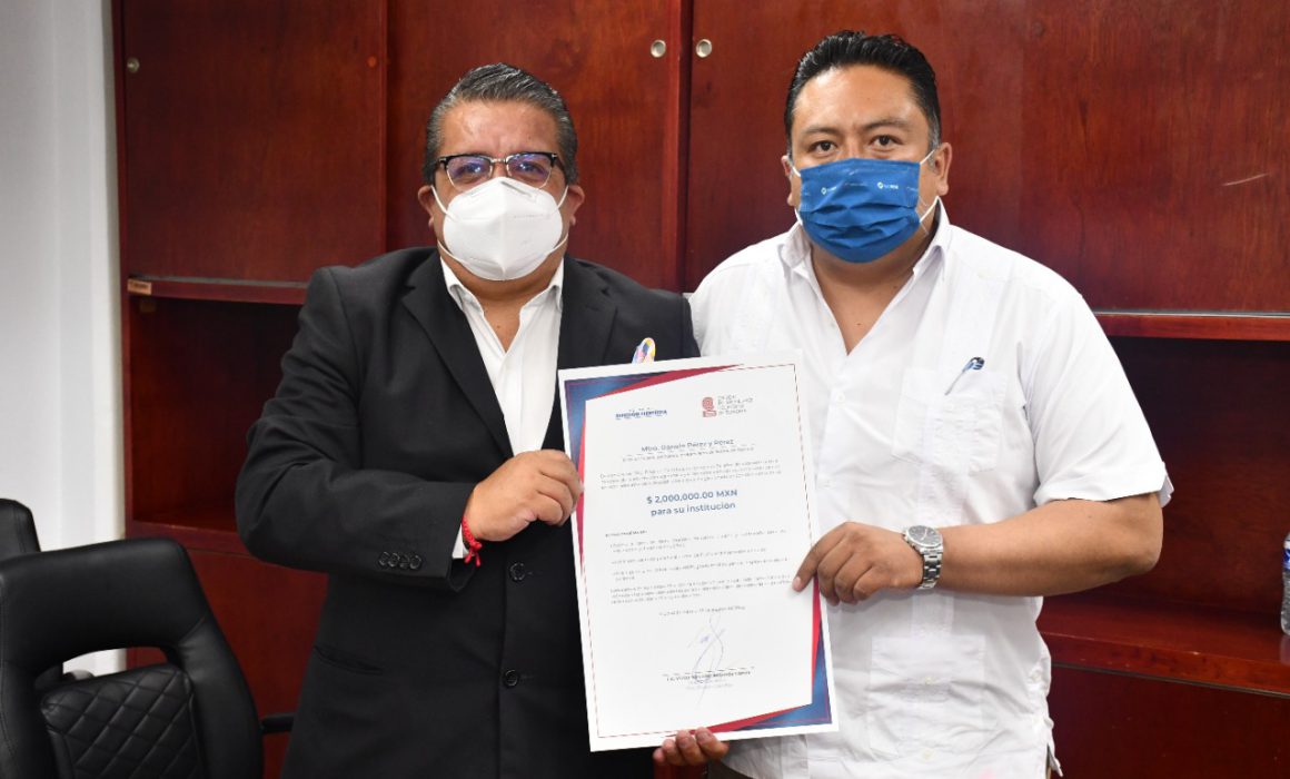 COBAT recibe donativo por el grupo difusión científica 