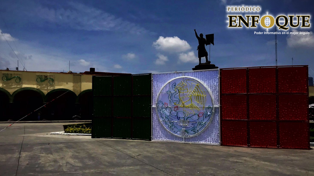 En San Pedro Cholula; ya están siendo colocados los adornos para las futuras festividades patrias del mes de septiembre