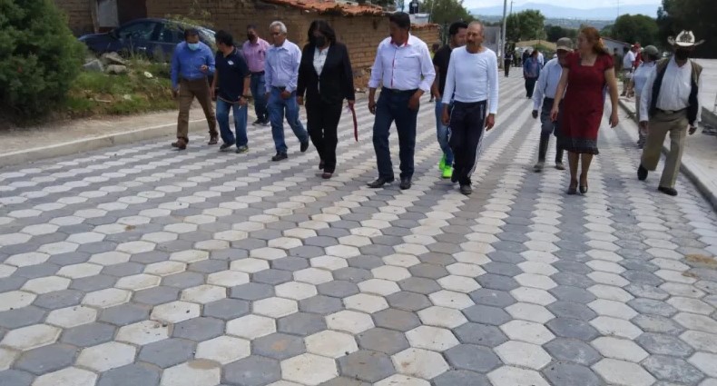 Felicitas Vázquez inaugura obra de acoquinamiento en San Tadeo Huiloapan