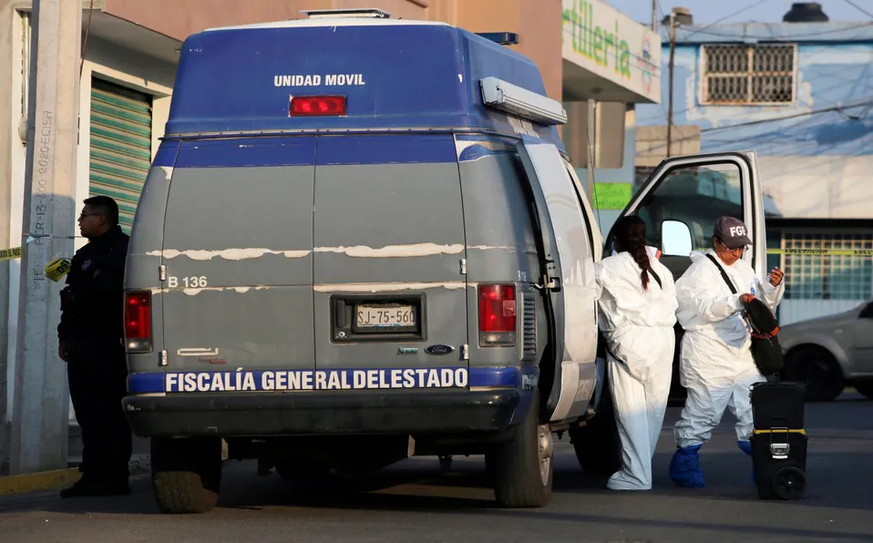 Asesinan a joven a bordo de su camioneta en Amozoc 