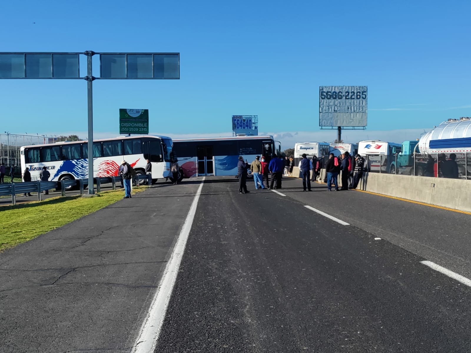Por más de 5 horas transportistas han bloqueado la México-Pachuca