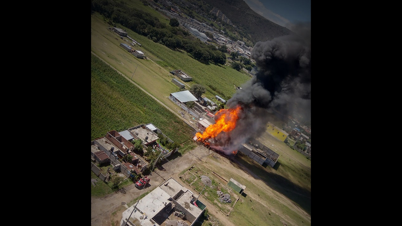 Sorprende a habitantes de Amozoc, explosión de un ducto de hidrocarburo