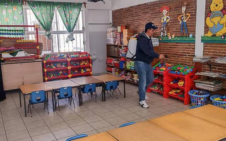 Ayuntamiento de Apetatitlán lleva a cabo jornadas de limpieza en escuelas 