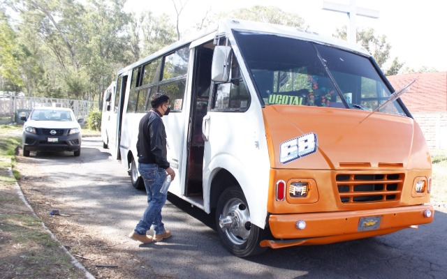 Gobierno estatal continuará cancelando concesiones y permisos a transporte público por accidentes viales, advierte Barbosa