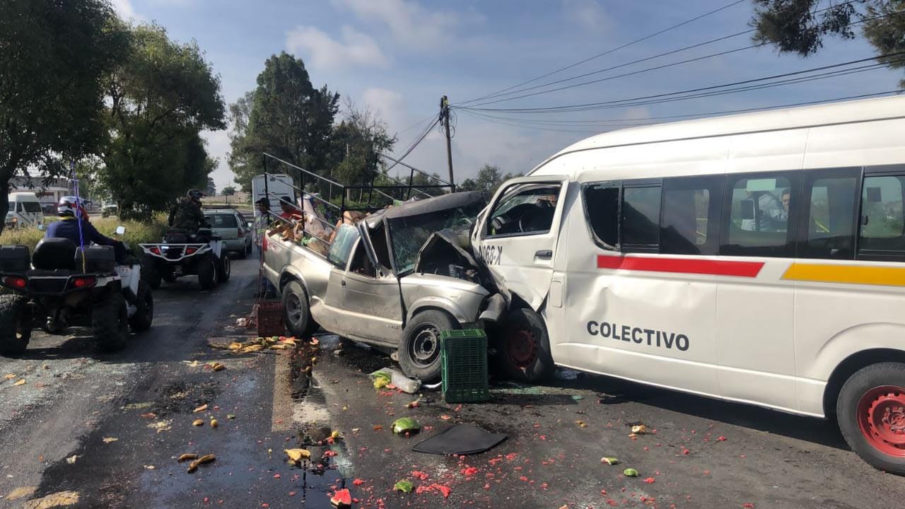Encontronazo entre camioneta y colectiva, deja una persona muerta, en la Vía Corta Chiautempan-Puebla