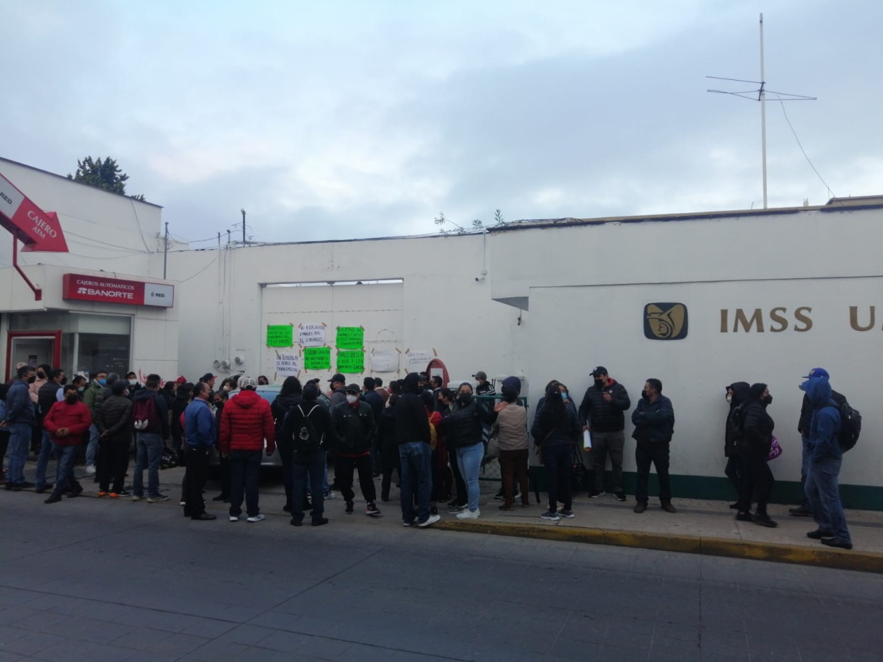 Se manifiestan trabajadores adheridos al 7 de Mayo