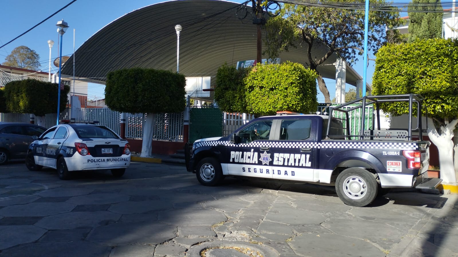 Roban equipo de cómputo en escuela primaria de Belén Atzitzimititlán, Apetatitlán