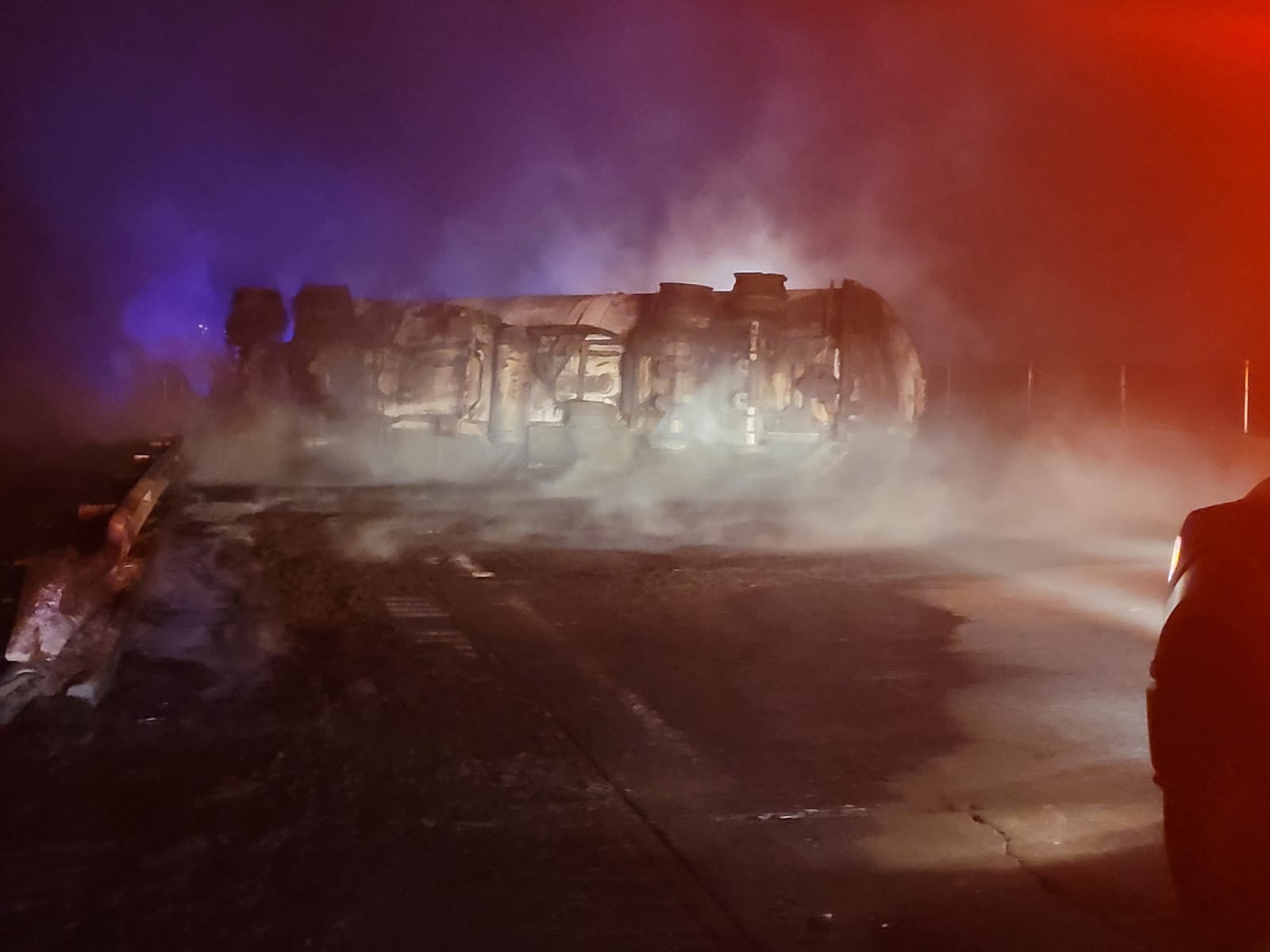 Cierran Arco Norte por explosión de pipas de combustible; labores de retiro y sofocamiento continúan