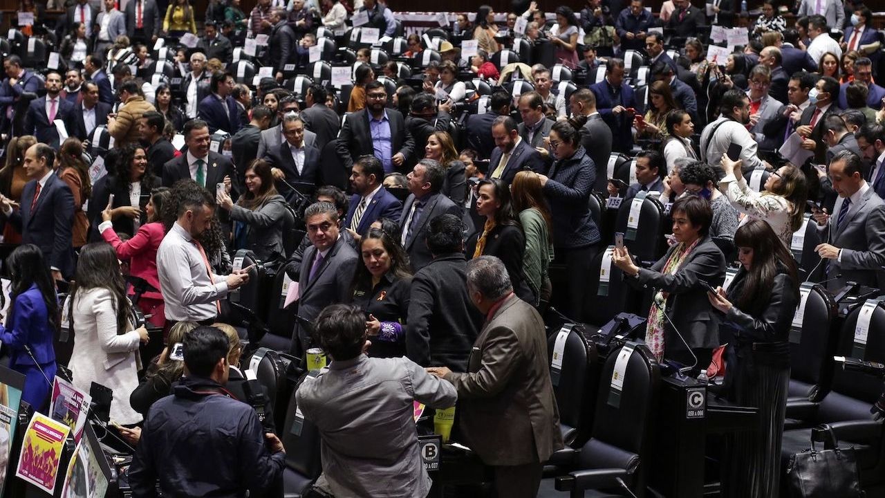 AMLO reconoce que hubo errores inconstitucionales en el 'plan B' electoral