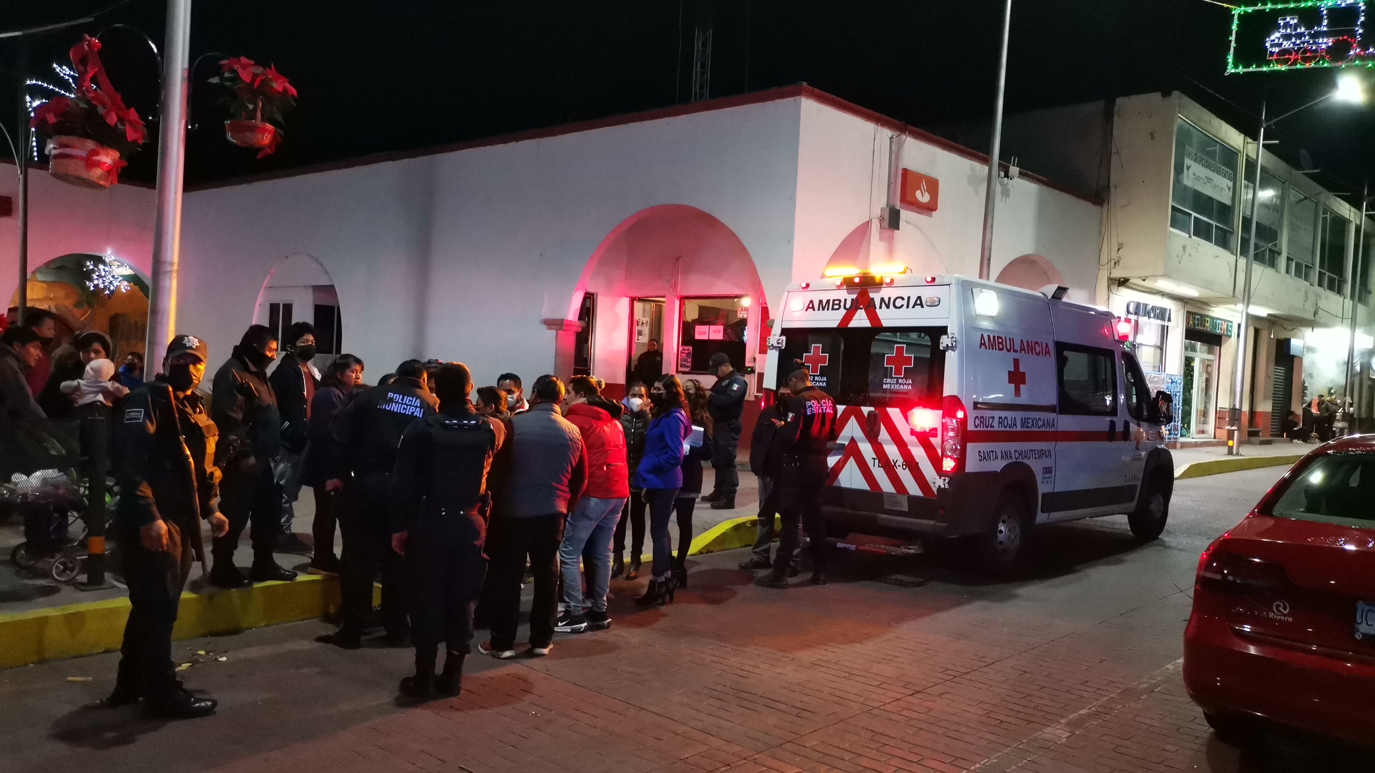 Se vence grada durante encendido de árbol navideño en Teolocholco, hubo ocho lesionados