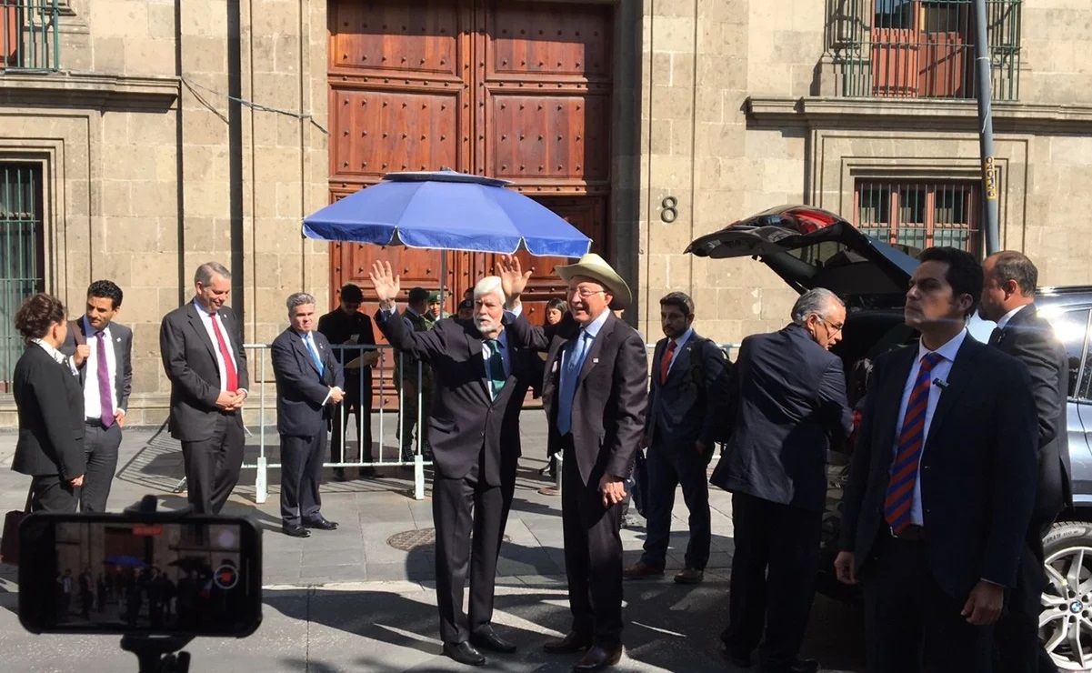 Esta mañana fue recibido por AMLO Chris Dodd, asesor presidencial de la Casa Blanca