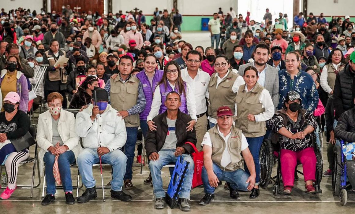 Tlaxcala entrega de tarjetas de pensión universal a discapacidad