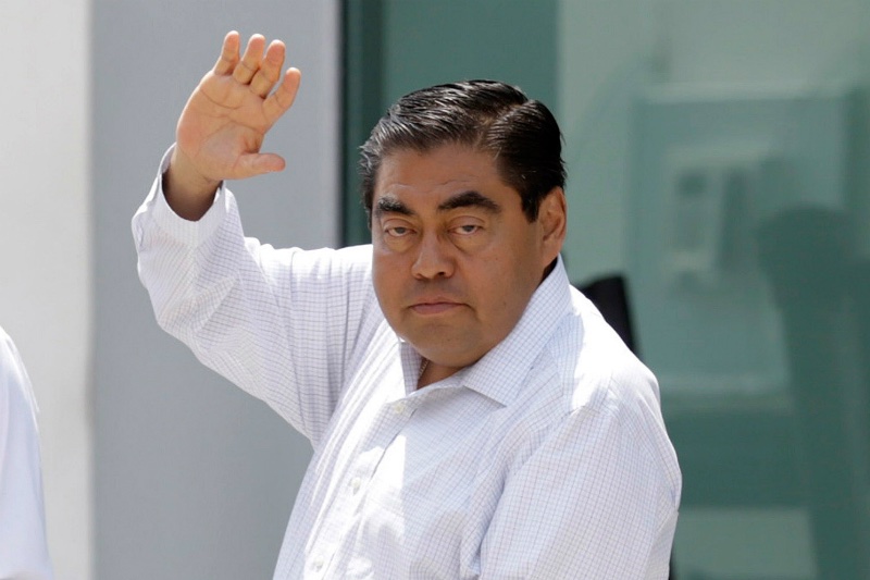Transciende que el gobernador de Puebla, Miguel Barbosa, presuntamente sufrió un infarto al miocardio y se complicó su estado de salud