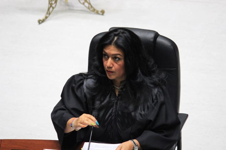 Rinde informe de actividades anual y semestral de actividades